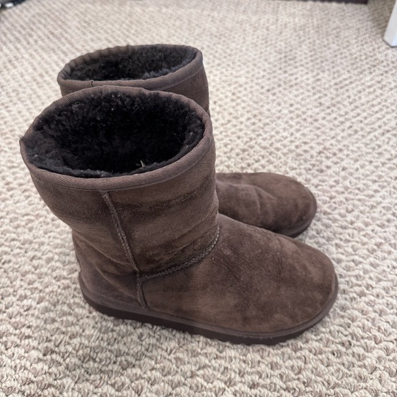 Chocolate brown Uggs - Picture 2 of 3